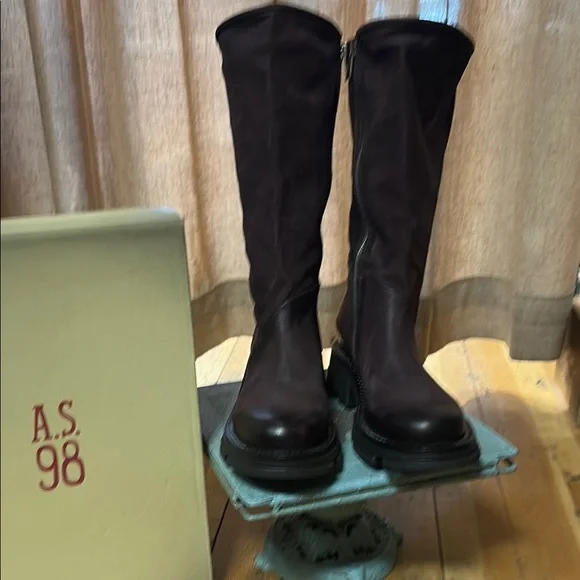 A.S.98 plum Leather Tall Boots with back buckle detail. Soft and comfy. New. - Picture 1 of 5